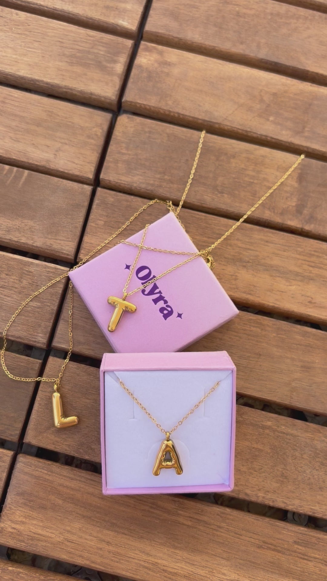 Collar letra